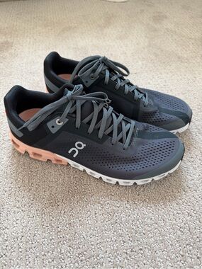 On - Women's Cloudflow
Running Shoes, Size 9